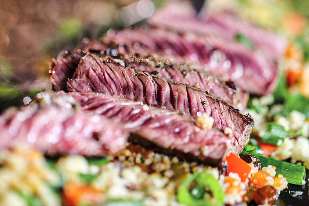 Straußensteak auf Rosinen-Couscous