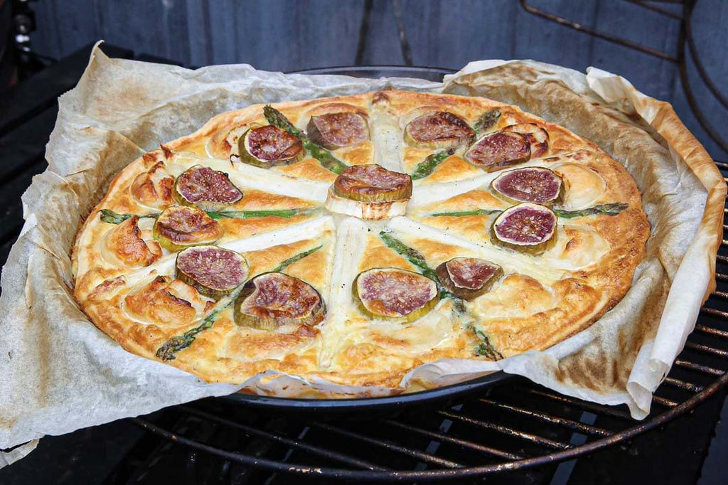 Asparagus tart with figs and goat cheese 