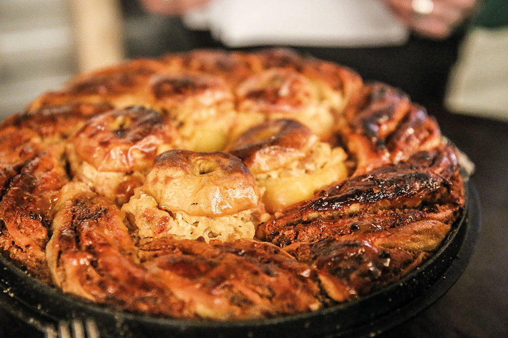 Gewürz-Nuss-Striezel mit Backapfel – FIRE&FOOD Gewürz-Nuss-Striezel mit Backapfel – FIRE&FOOD