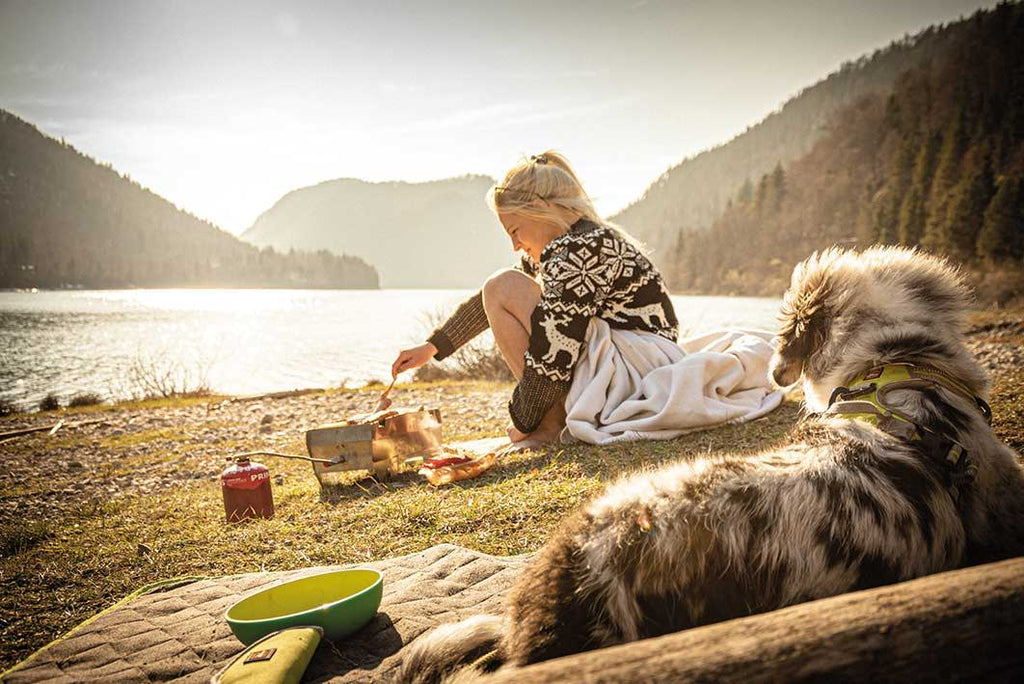 Ab ins Grüne! Mit tragbaren Holzkohlegrills.
