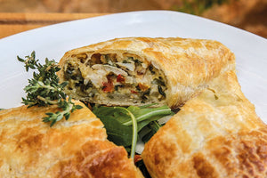 Puff pastry strudel with chicken filling 