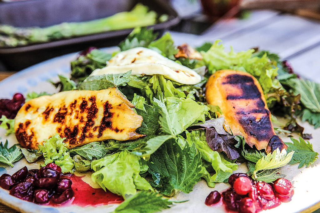 Salat aus gegrilltem Käse
