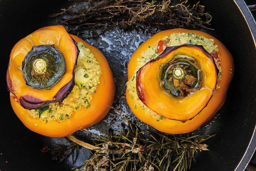 Gefüllter Paprika mit Couscous & Gemüse – FIRE&FOOD Gefüllter Paprika mit Couscous & Gemüse – FIRE&FOOD