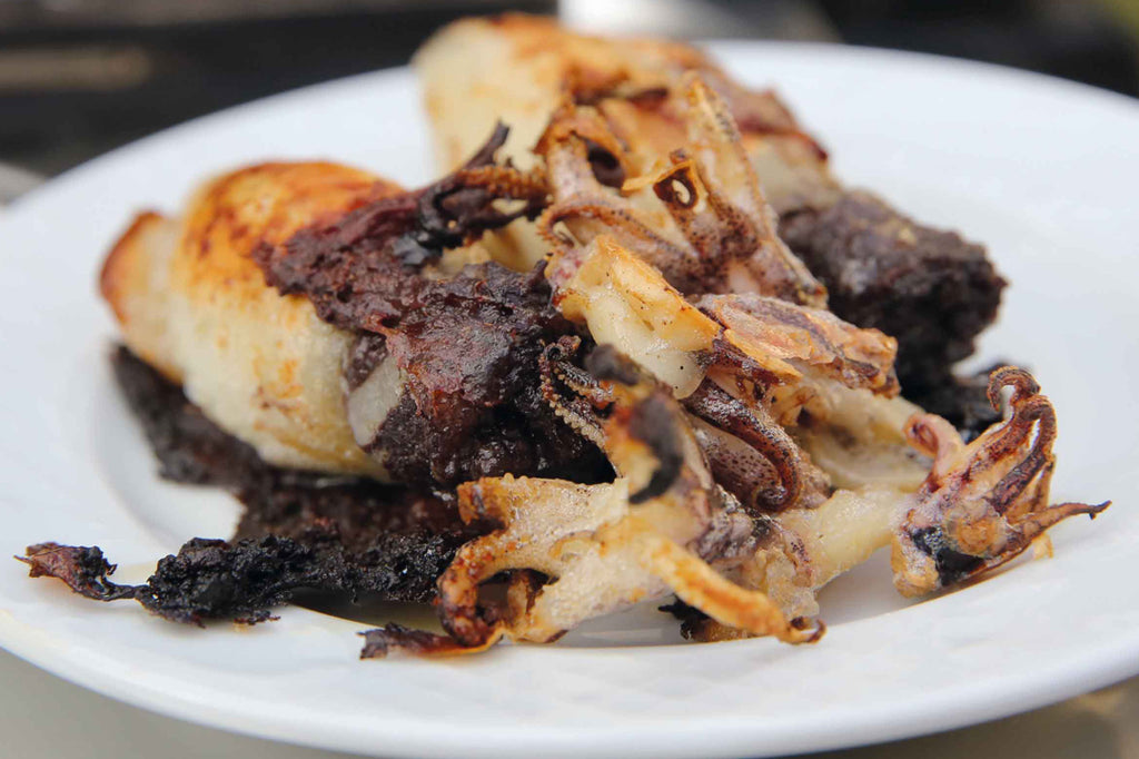 Gegrillte Calamari mit Blutwurstfüllung