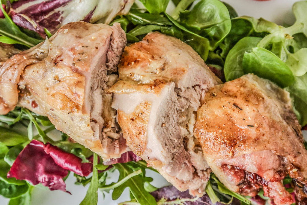 Gefüllte Wachtel auf Salat