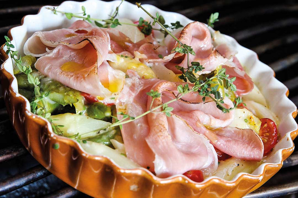 Asparagus salad Braised with Parma ham and thyme sauce 
