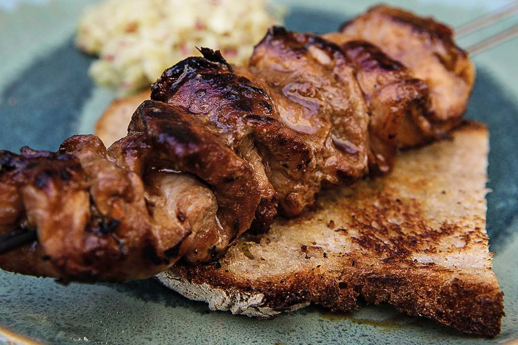 Teriyaki-Spieße von der Oberschale mit Rettichschnee