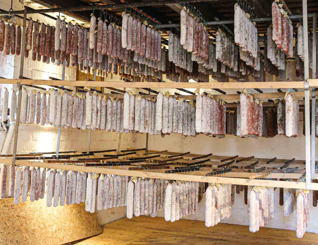 Fine pork from Northern Hesse: sausage production with air and love! 