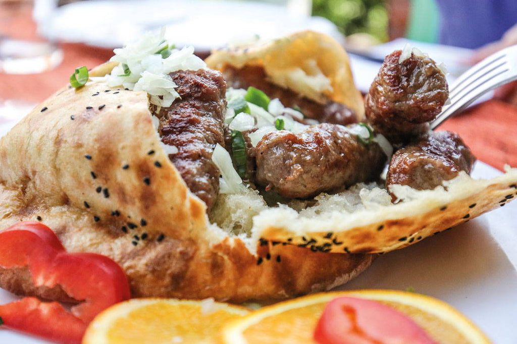 Ćevapi im Fladenbrot