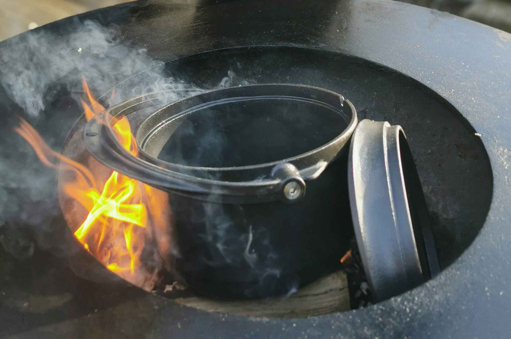 Seasoning a cast iron pot 