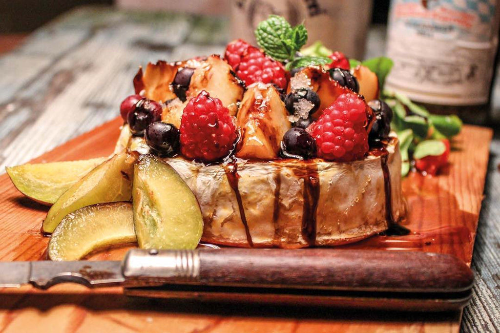 Grilled Camembert with berries, honey and chilli 