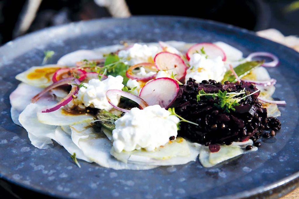 Smoked kohlrabi carpaccio with beetroot and cottage cheese 