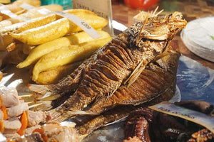 Samaki wa  kuhaanga – Fisch vom Grill in gewürzter Brotkruste