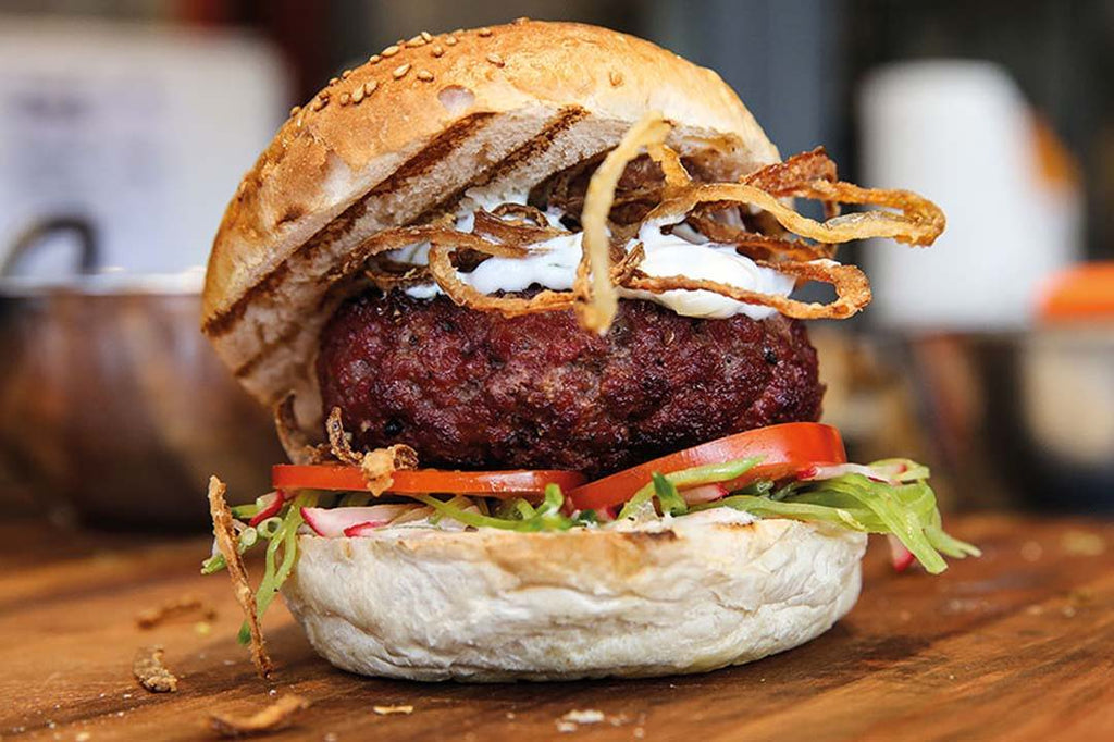 Lamm-Burger mit Alabama White Sauce – FIRE&FOOD Lamm-Burger mit Alabama White Sauce – FIRE&FOOD