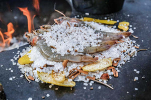 Garnelen auf Aromasalz gegart mit wildem Brokkoli und  geschmolzenen Kirschtomaten