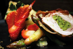 Chicken leg with quinoa and wild garlic filling with asparagus and strawberry salad 