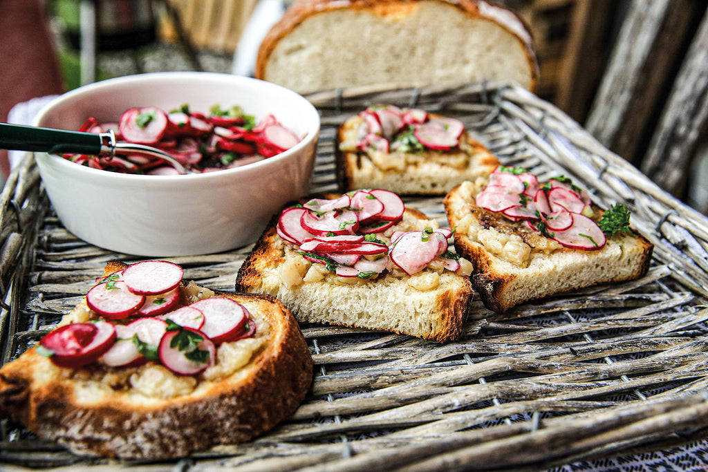 Roast Bone mit Radieschensalat