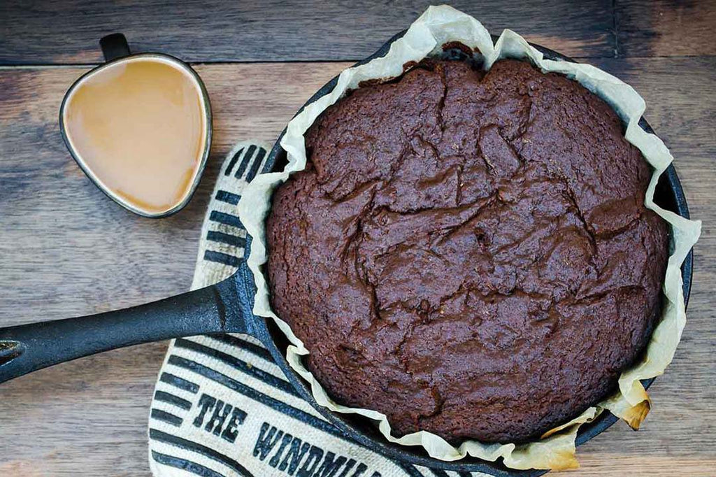 Brownie mit Whisky-Karamellsauce