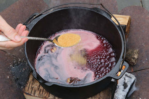Hot mulled beer from the Dutch Oven 